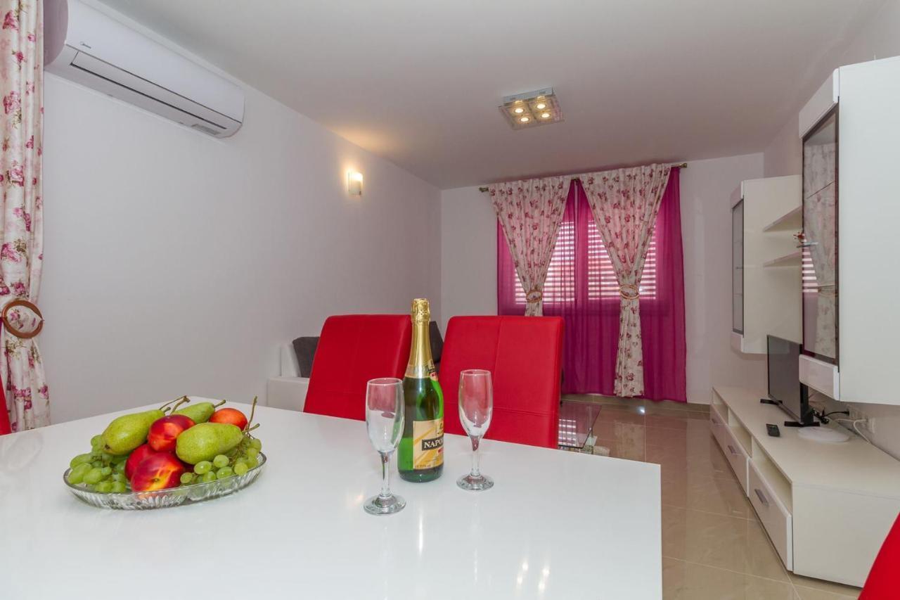 Apartments Villa-Ines Center Vodice Exterior foto